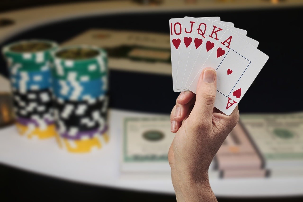 Người chơi trải nghiệm Nổ hũ slot online trên điện thoại di động tại Việt Nam